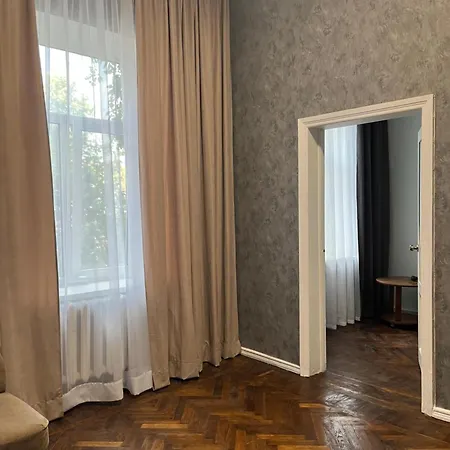 Apartment центр 2 кімнатна провулок маяковського,8