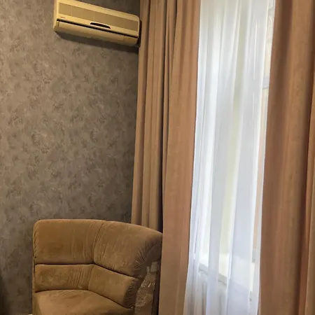 центр 2 кімнатна провулок маяковського,8 Apartment