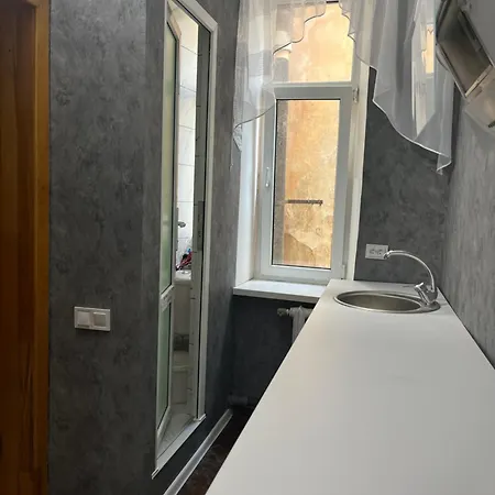 центр 2 кімнатна провулок маяковського,8 *